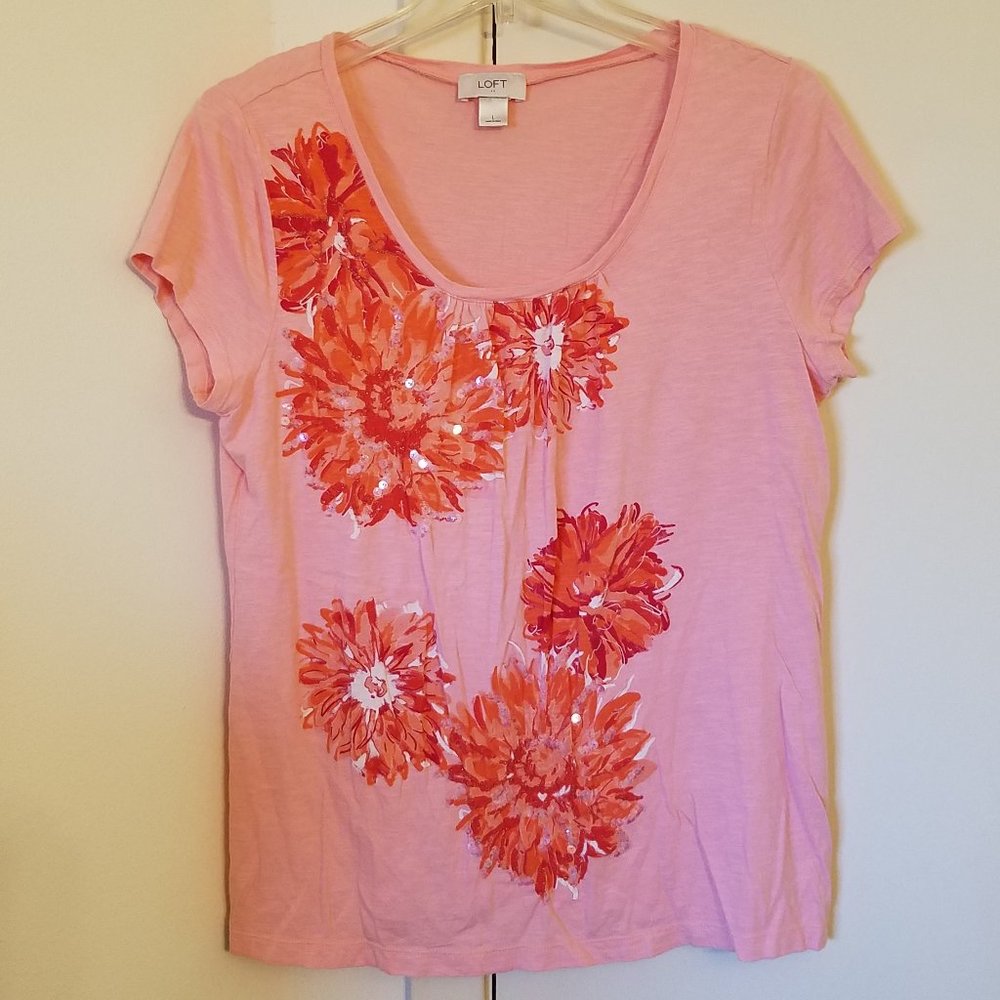 Ann Taylor LOFT light coral sequined t-shirt, scooped neck Size L